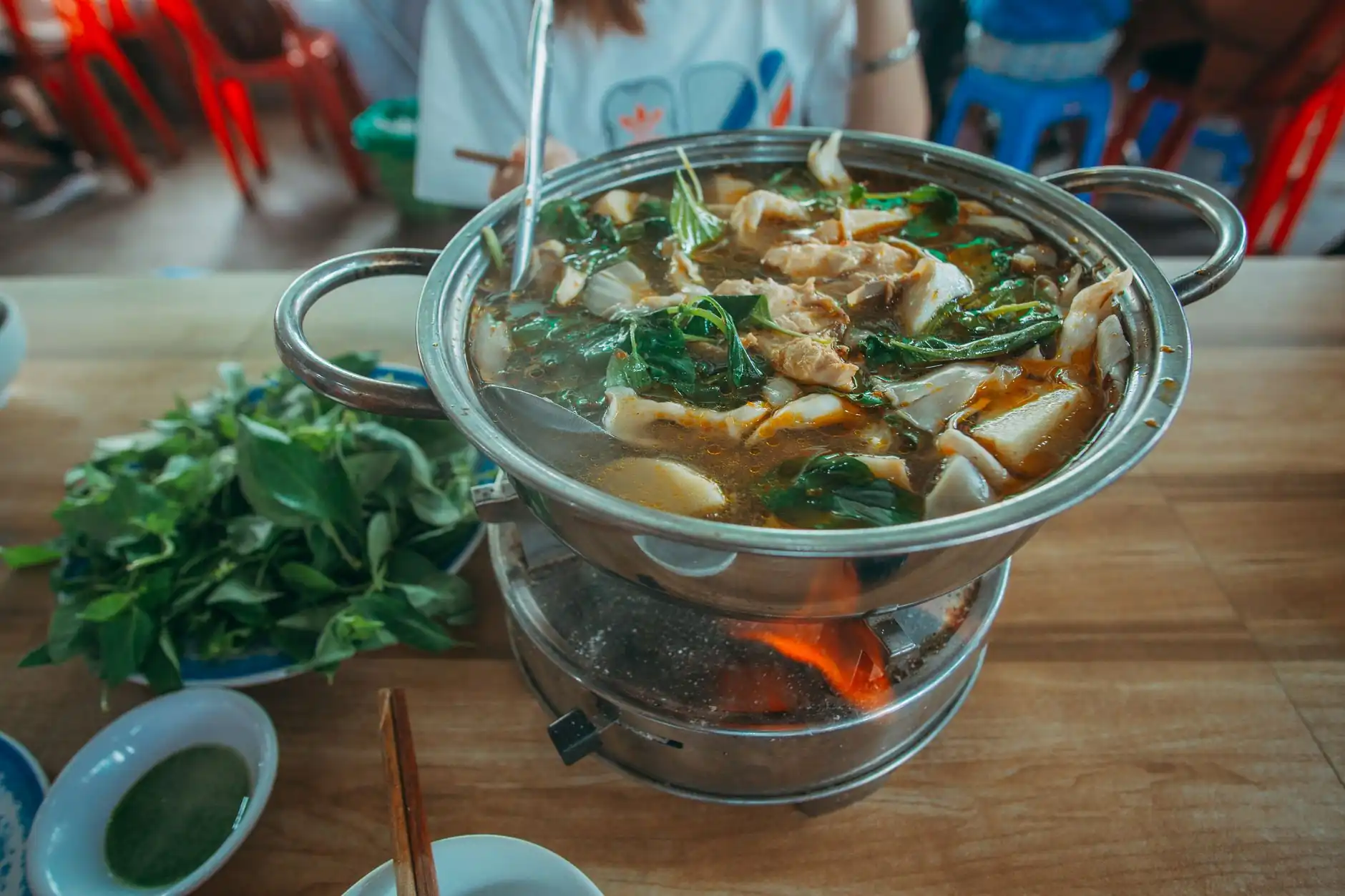 消毒柜与商用洗碗机联动方案在大型食堂中的应用