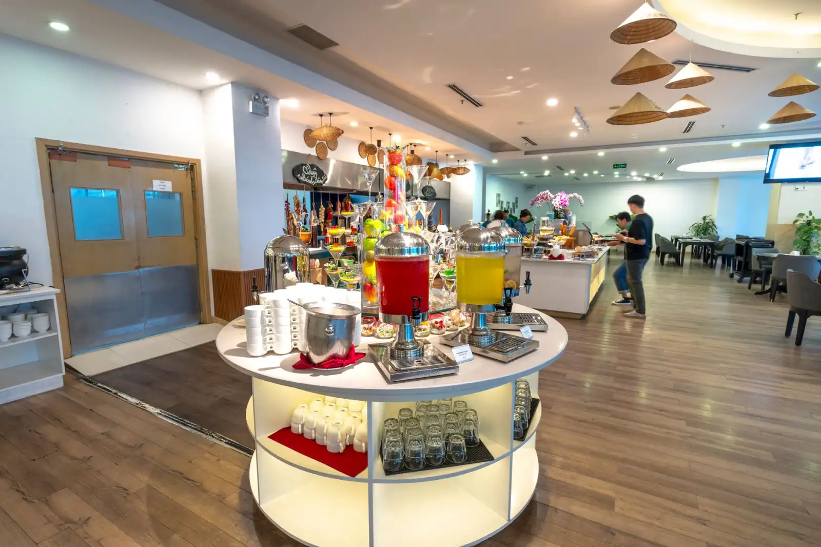 武汉酒店厨房设备选型指南：餐车与保温餐台配置要点解析正文配图 1